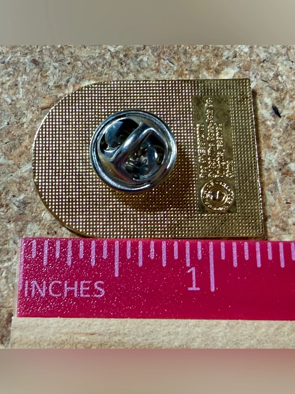 Vintage 1998 Coca-Cola NASCAR Pin Official Soft Drink Coke Racing Lapel Hat Pin